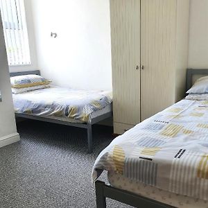 Zimmer mit zwei Einzelbetten